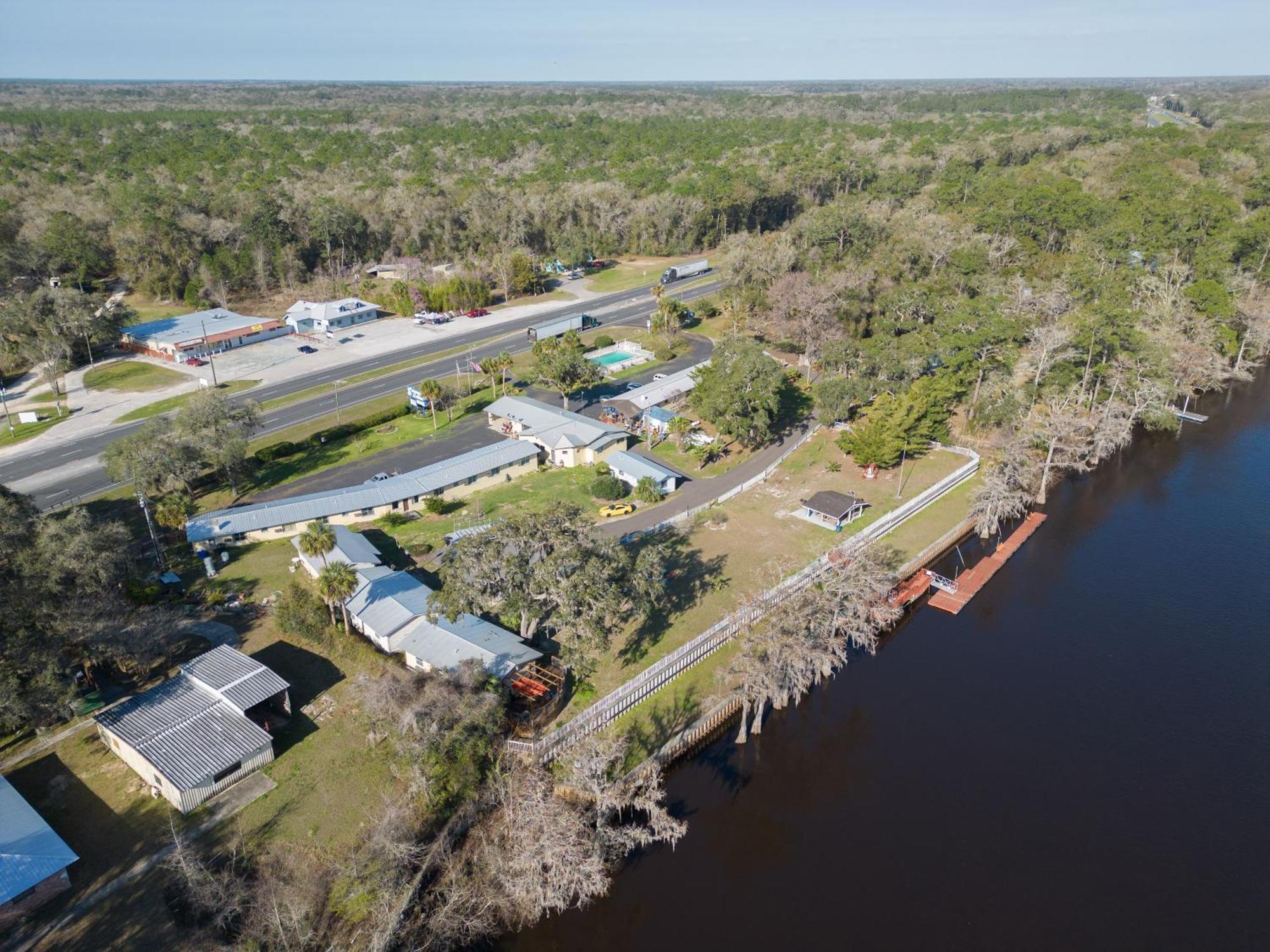 Hotel Suwannee Gables à Old Town Extérieur photo